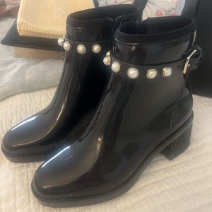 Kate Spade Pearl water proof short boots size 7.5